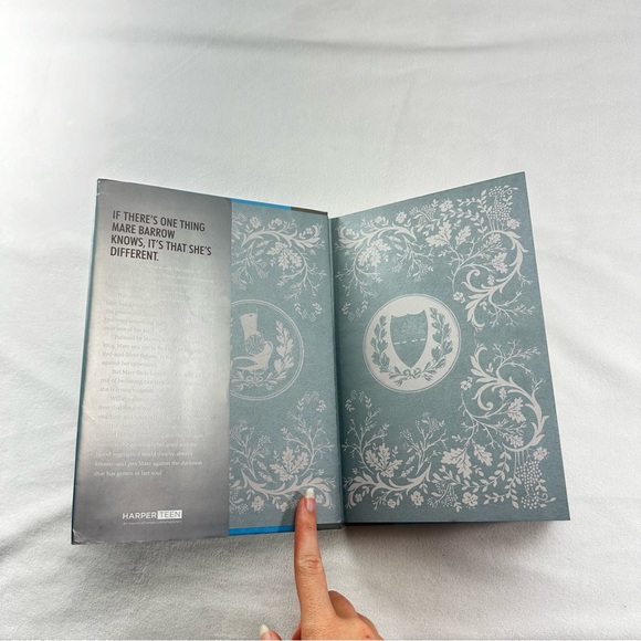 Glass Sword Hardcover Book Red Queen Fantasy Fiction Mystery Science Adult - Picture 7 of 10